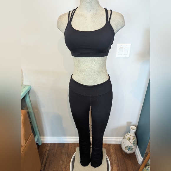 Black Women's Gapfit Yoga Set Pants Medium & Strappy Sports Bra Women's Med - Picture 3 of 17